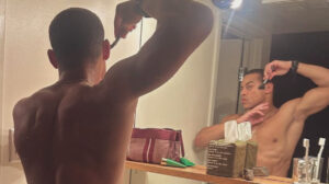 ROBERT RICHARD NUDE PHOTO: Robert Richard Flaunts His Ass In Viral Photo